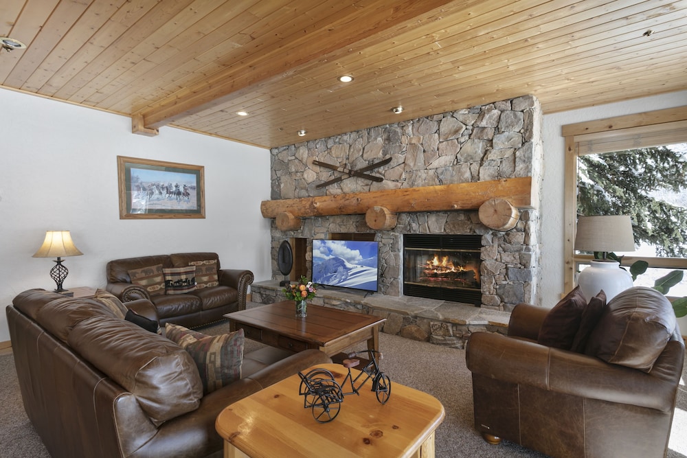 Bristlecone at Deer Valley Resort - Three Bedroom Condo with Hot Tub #503 3 Condo