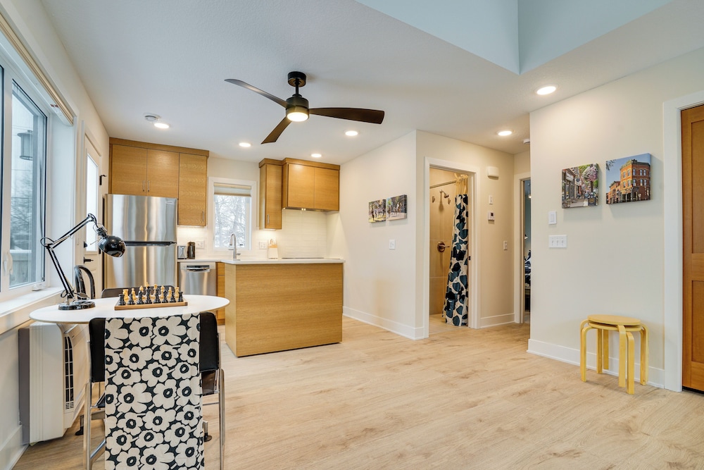< 1 Mi to Carleton College: Wfh-friendly Apartment