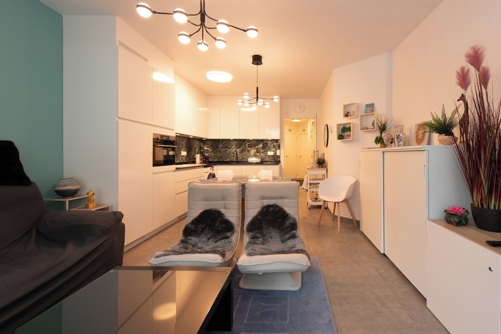 Newly-built Apartment by the sea