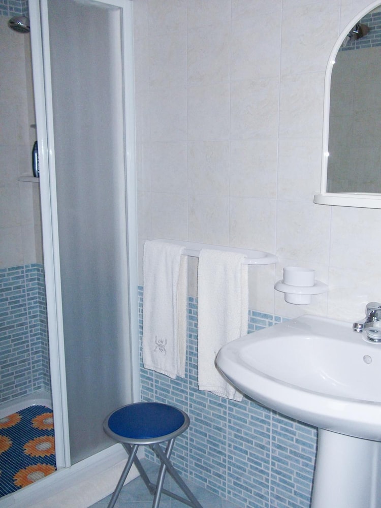 B&B Minerva en Castro — bathroom