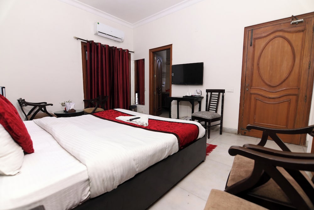Hotel Ashray Noida