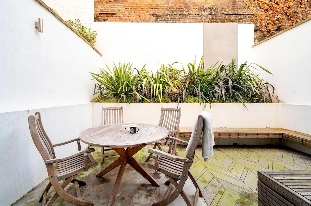 The Portobello Star - by Out of Office Lifestyle