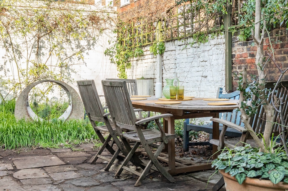Milborne Grove by Onefinestay