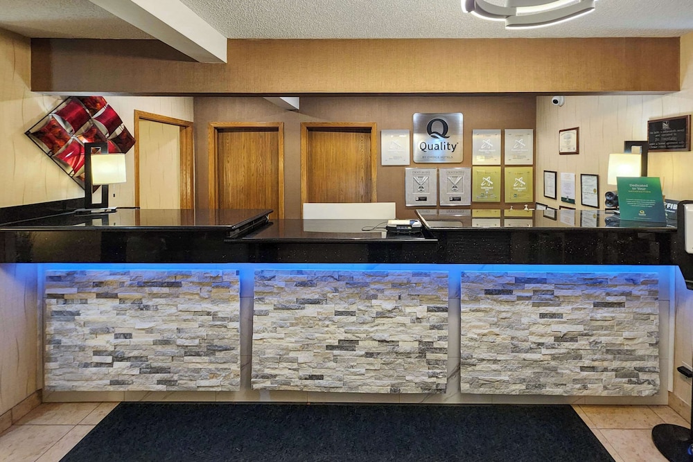 Quality Inn & Suites Davenport near I-80 view 3