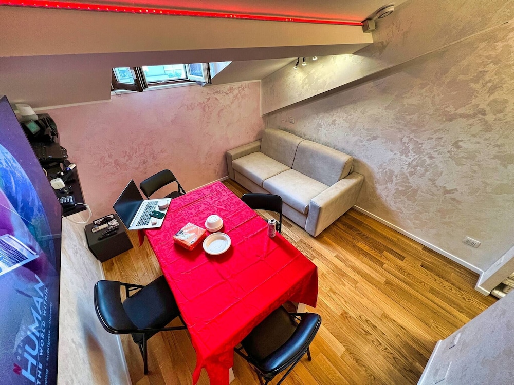 Chic & Green Penthouse - Domotic Comfort in Milans Trendy Nightlife District