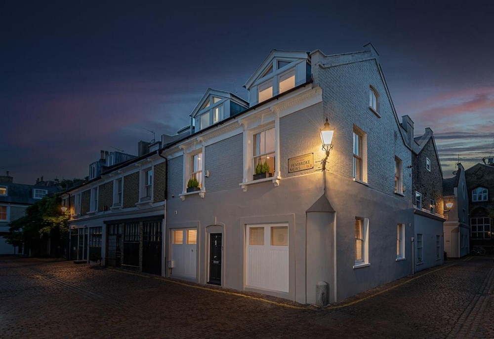 NEW Stunning 5BD Kensington House