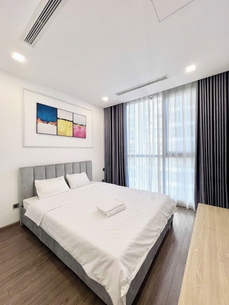 Apartment Landmark 81 by Urban Home