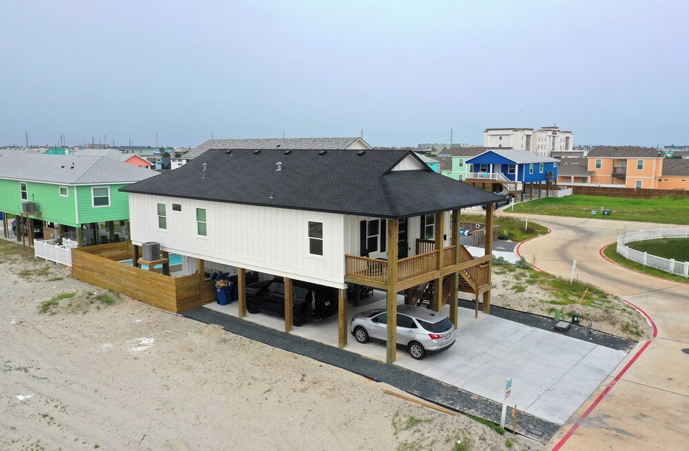 Sleeps 24 2 Homes, Priv Pool, Swing Bar, Patio Lounge Near Nature Preserve
