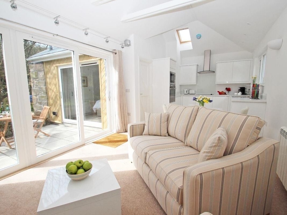Cot Valley Cottage view 3