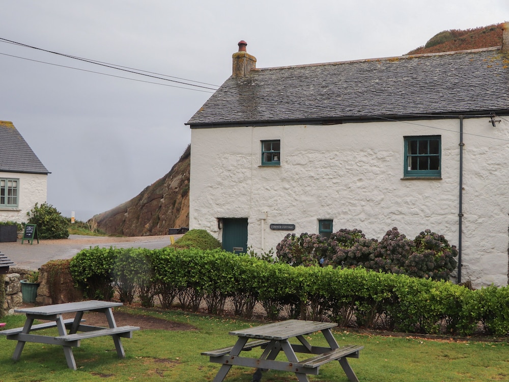 Corner Cottage