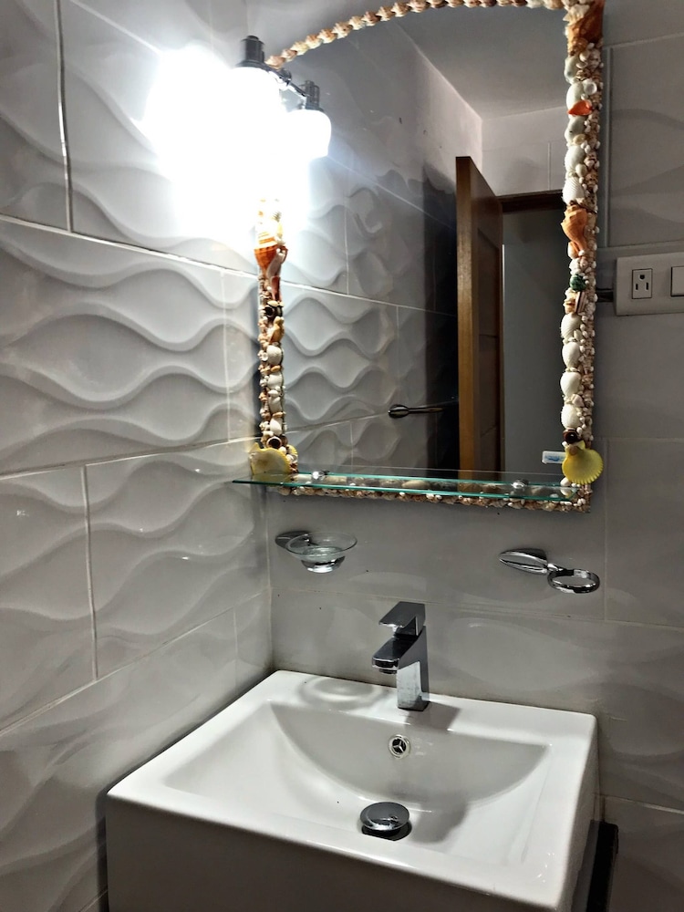 Fully Equipped New 1br Apt dt 2mins To Beach view 5
