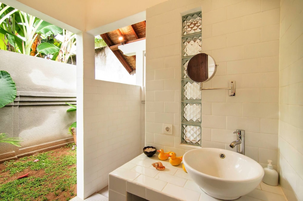 Lush 1 BR Private Pool Villa Inseminyak