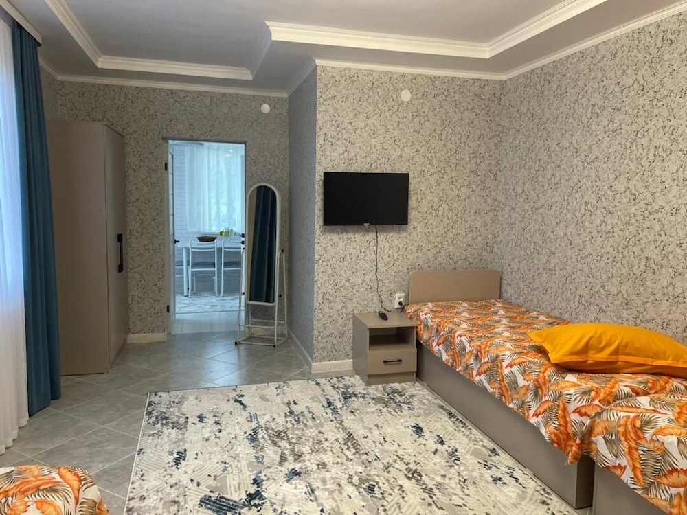 Guest House Zhemchuzhina view 3