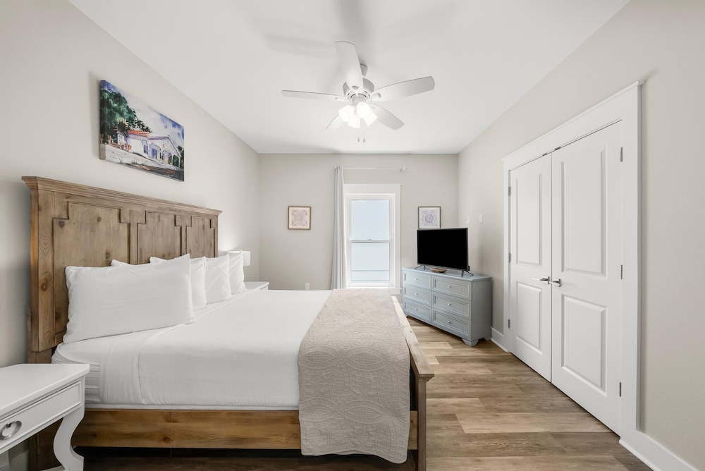 Pet Friendly Beach House - Marina View