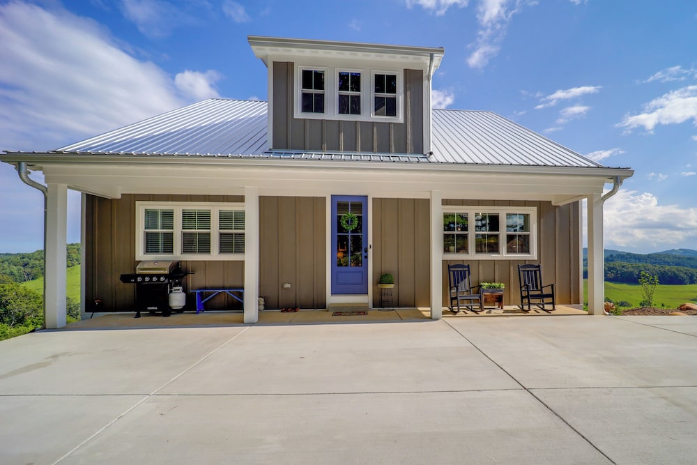 Newly Built Home w/ Panoramic Views in Jefferson!