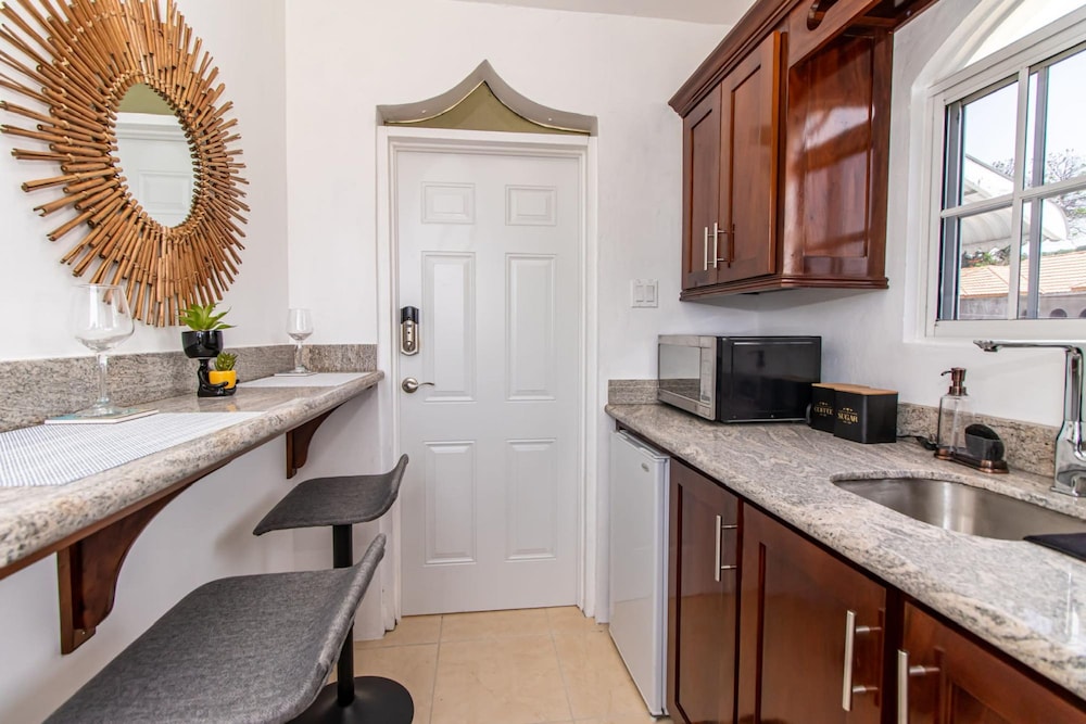 Runaway Bay Gem Suite