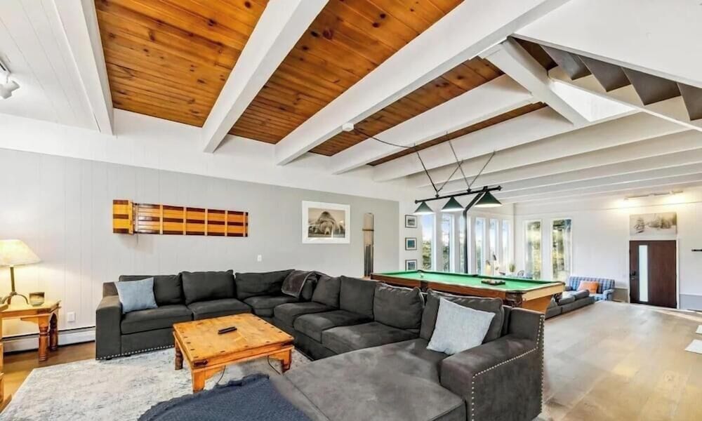 3748 Terrace Drive 5 Bedroom Home