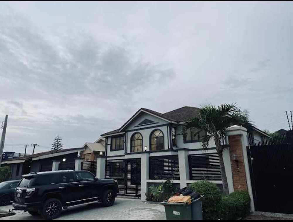 Beautiful Short-let Apartment in Lekki Phase 1 view 4