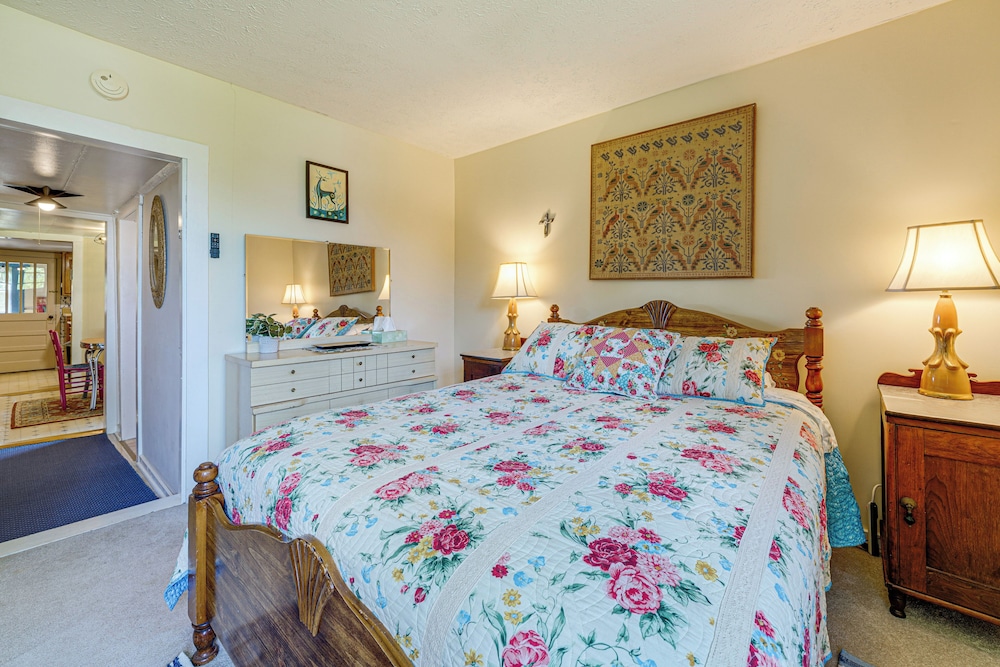 2 Mi to Hiking Trails: Cozy Fayetteville Cottage!