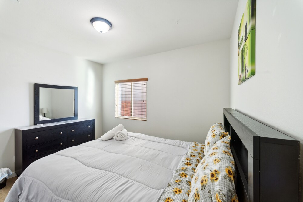 Charming Pet-friendly Getaway In Sunny Beaumont 4 Bedroom Home