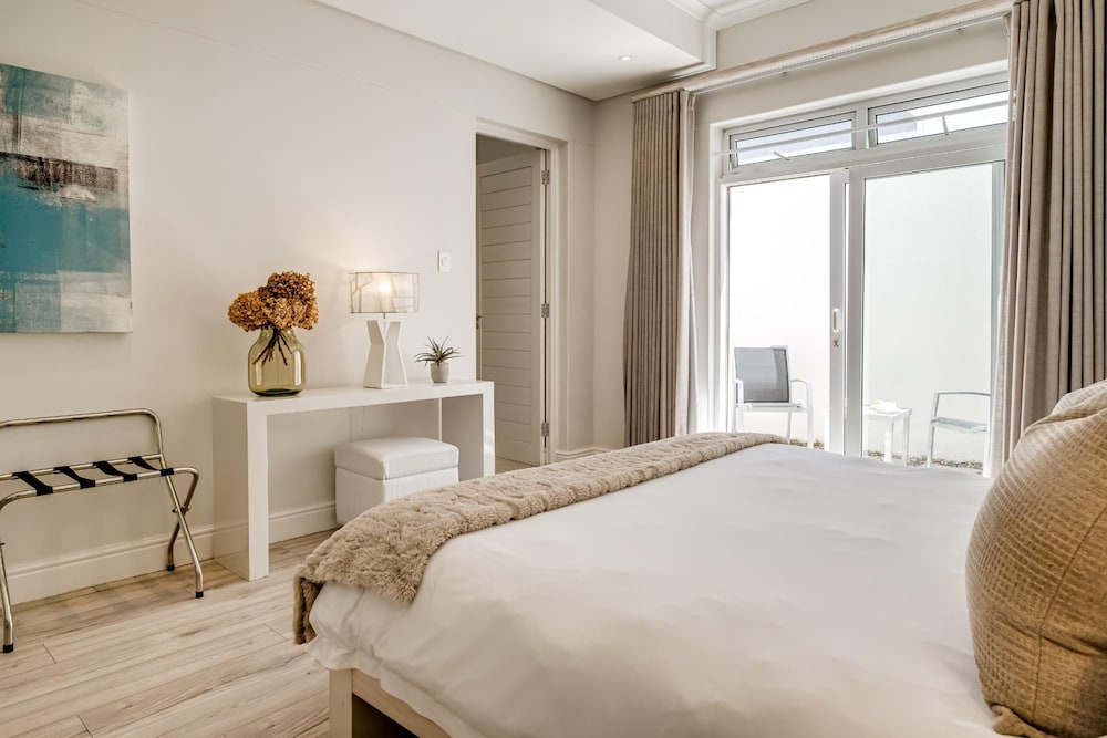 Camps Bay Villa w Views Pool Sapphire Tide Retreat