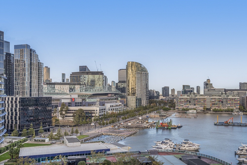 Docklands Waterfront Elegance With Cityscape Views