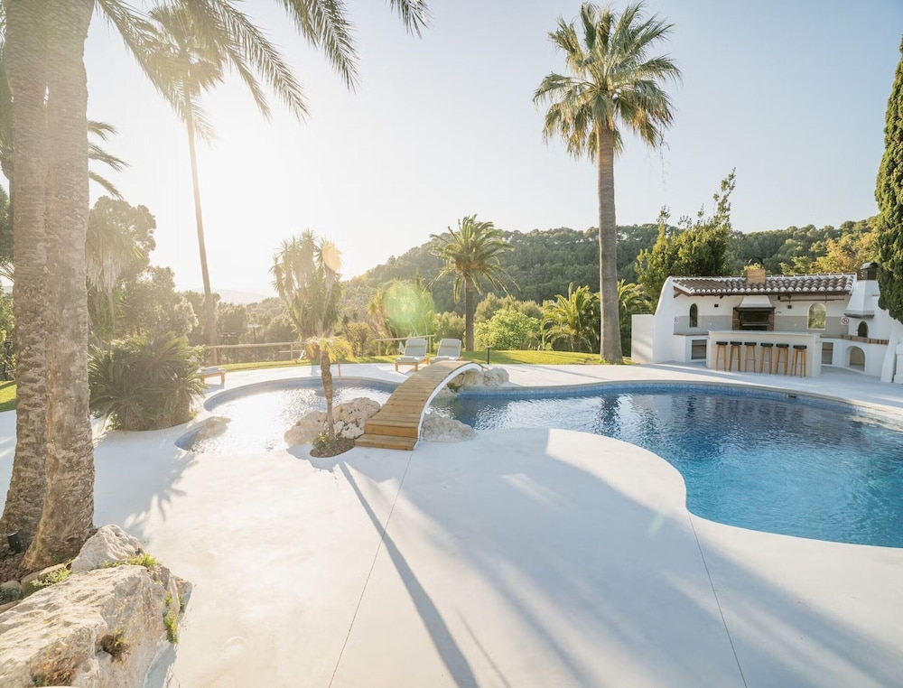Superb Villa With Private Lagoon Pool
