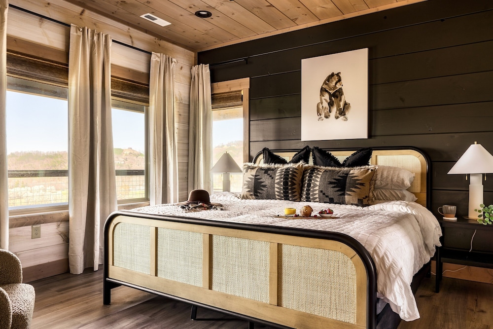 The Luxe 4 Bedroom Cabin