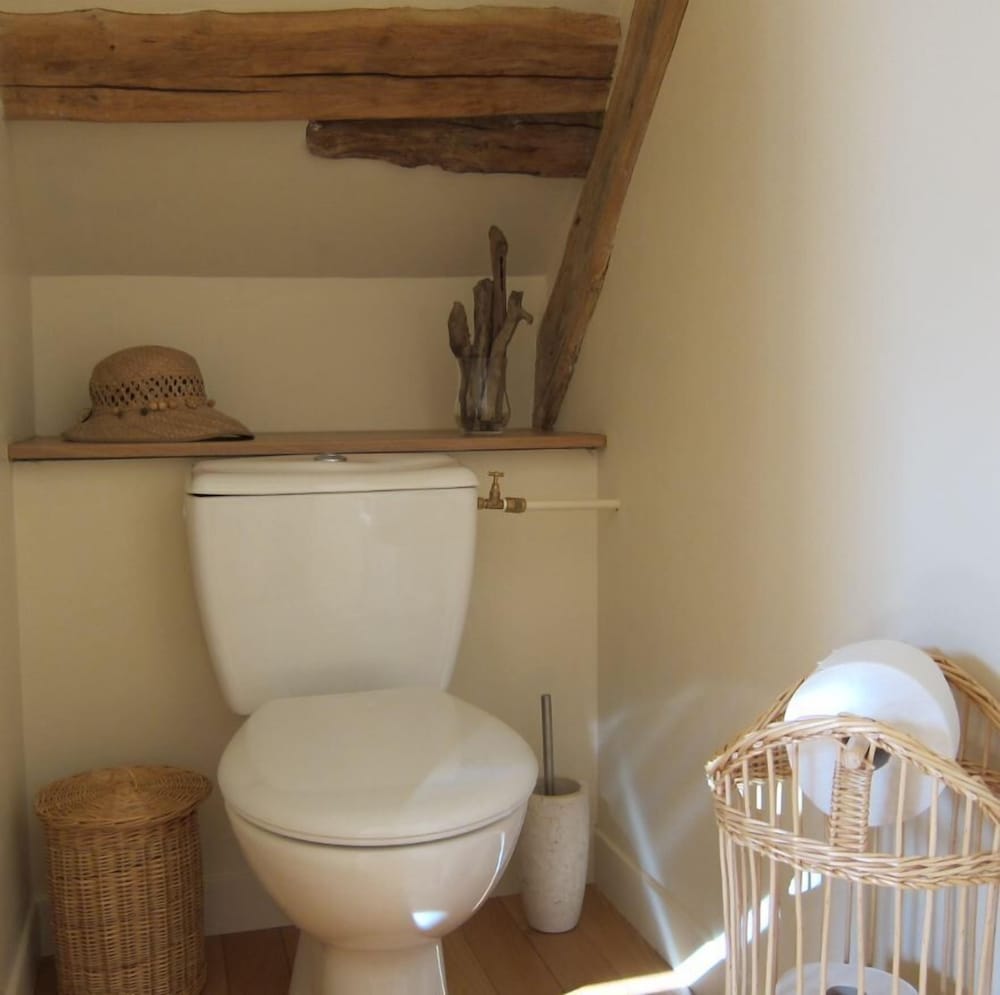 Le Petit Rabot en Putanges-le-Lac — bathroom