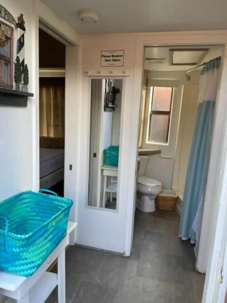 Oceanview Cabin 25 w Jacuzzi Plesant Views