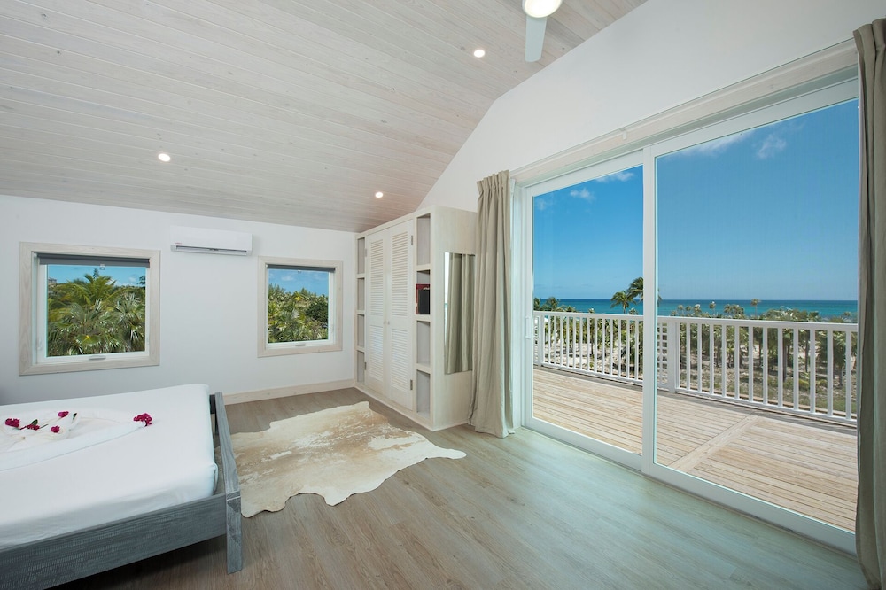 Tropical Haven: Luxurious Home Steps From Beach