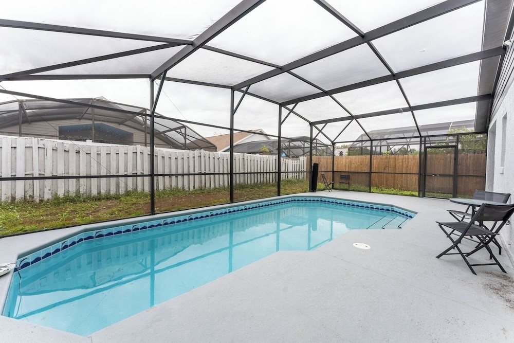 Heated Pool & Bathtub 4BR Near Disney