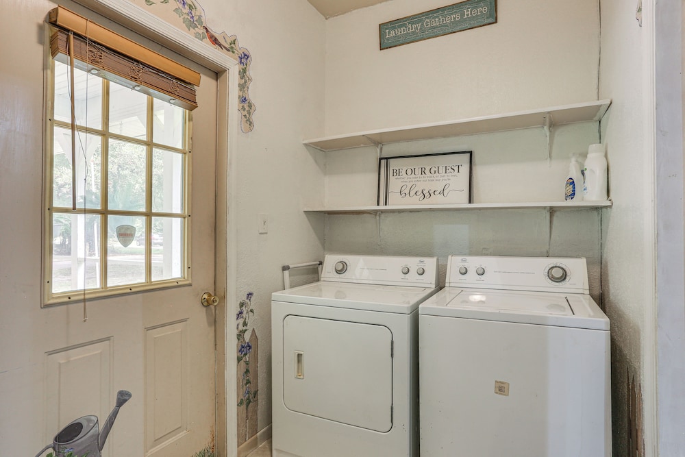 Relax By the Lake: Quiet East Texas Retreat