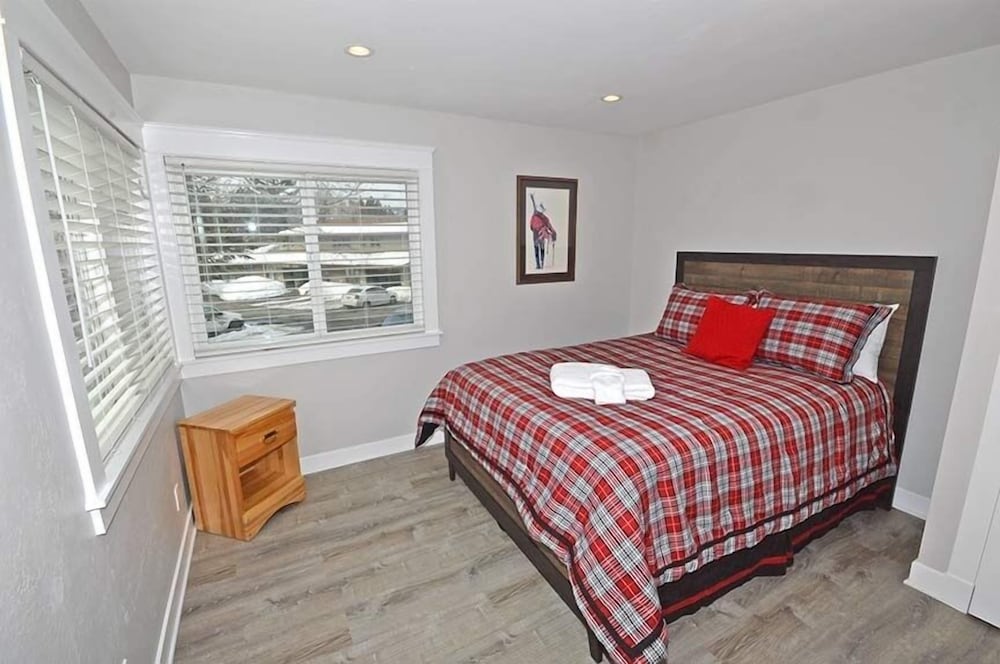 405 Ala Wai Blvd, 180 3 Bedroom Condo by RedAwning