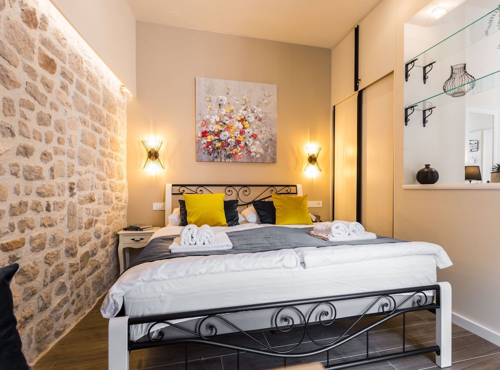 Authentic Stay in the Heart of Zadars Old Town