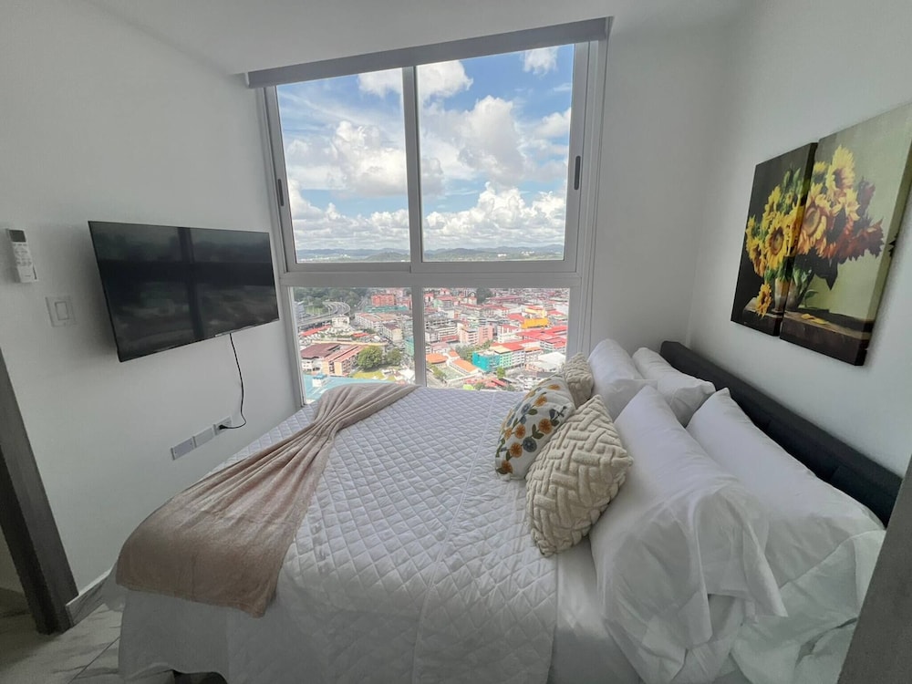 Executive Apartment on Balboa Avenue