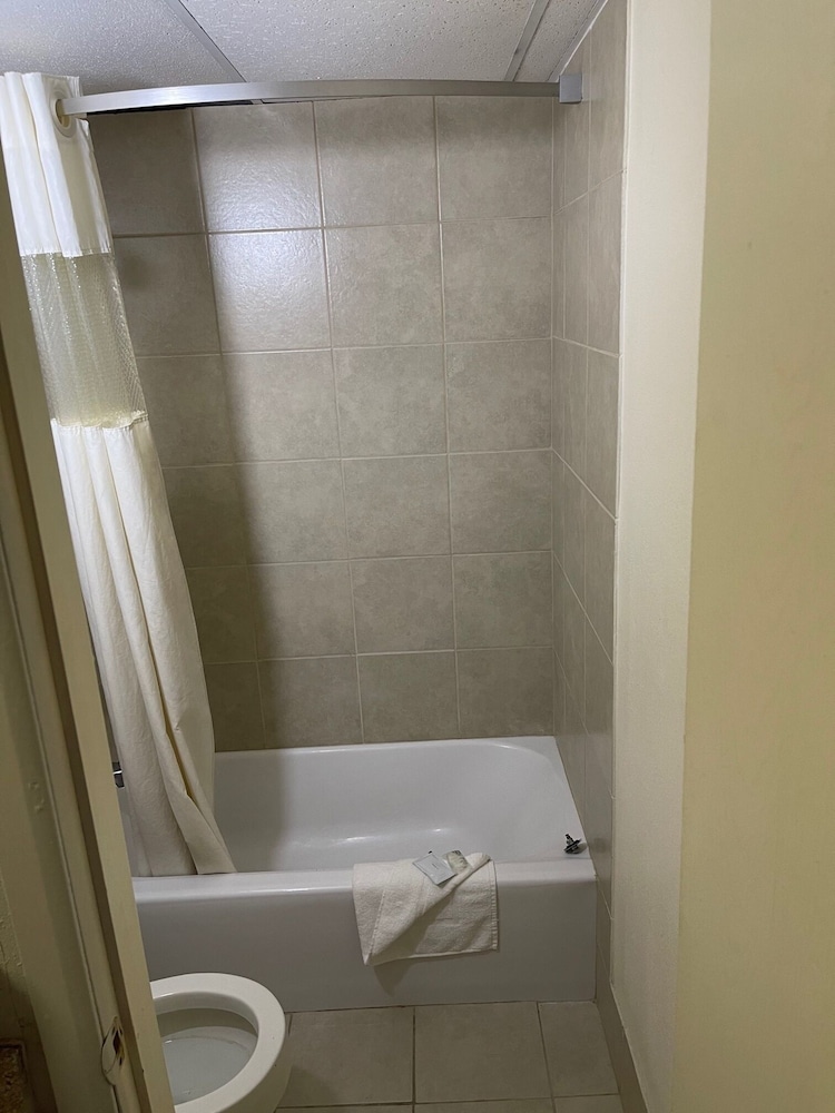 Farmington Vacations - Farmington Inn - Property Image 7