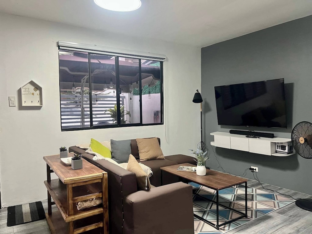 Cozy Holiday Home in San Pablo City for Groups of 8-10