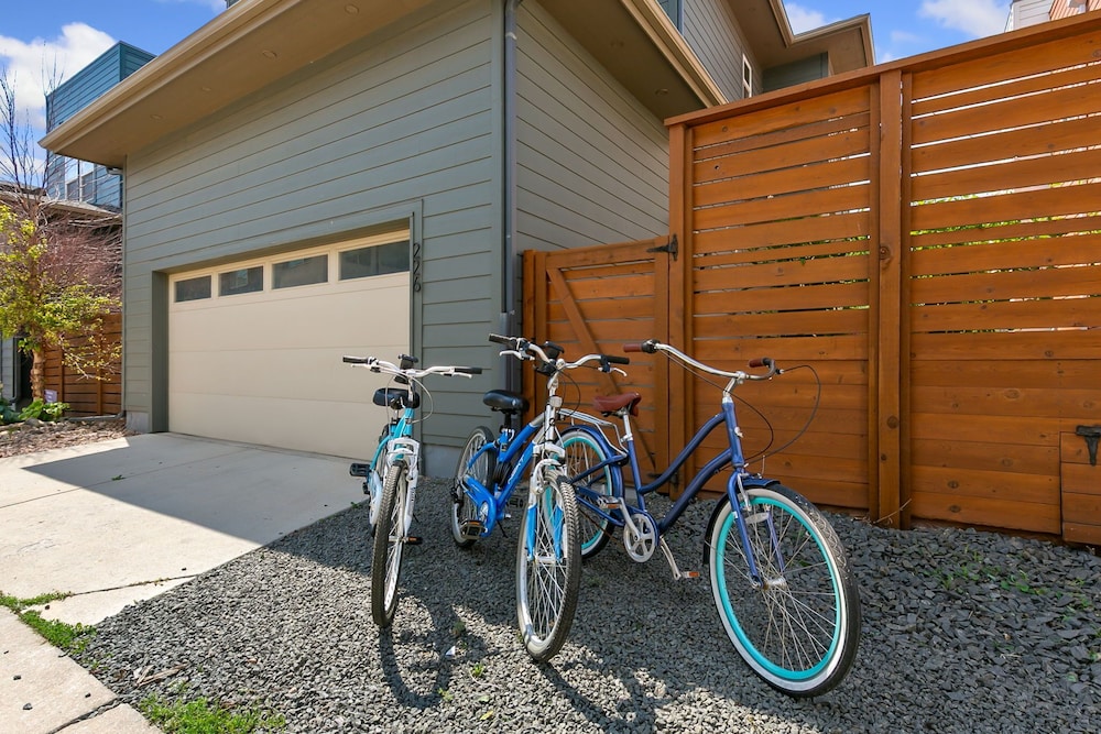The Cycle Haus - Rooftop Deck With Hot Tub & Views