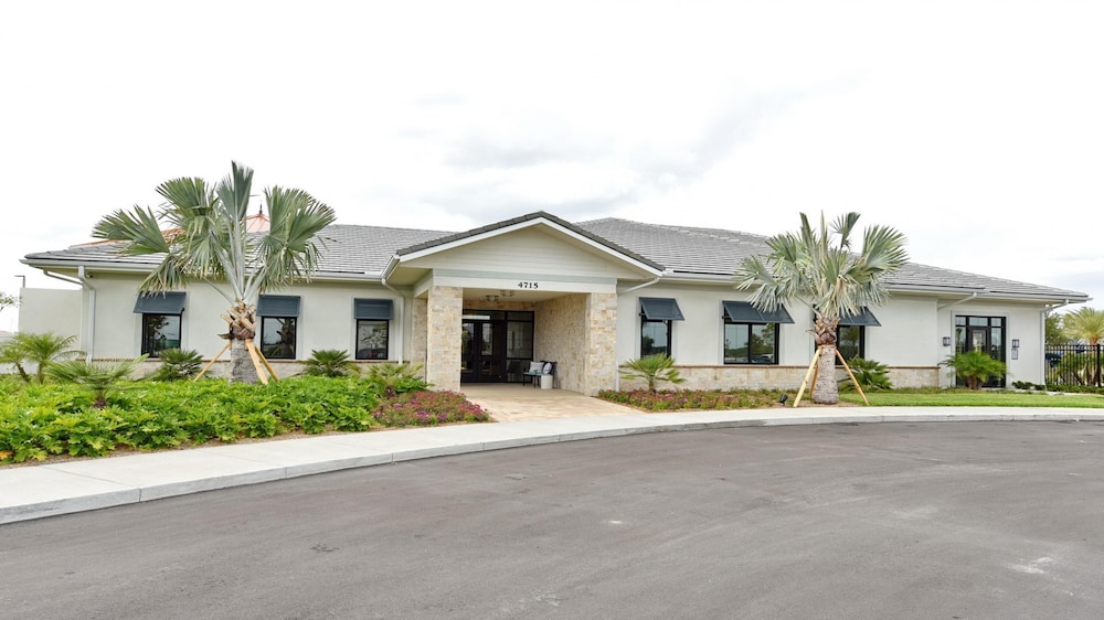 Storey Lake 6bd Lakeview Villa Pool spa Disney