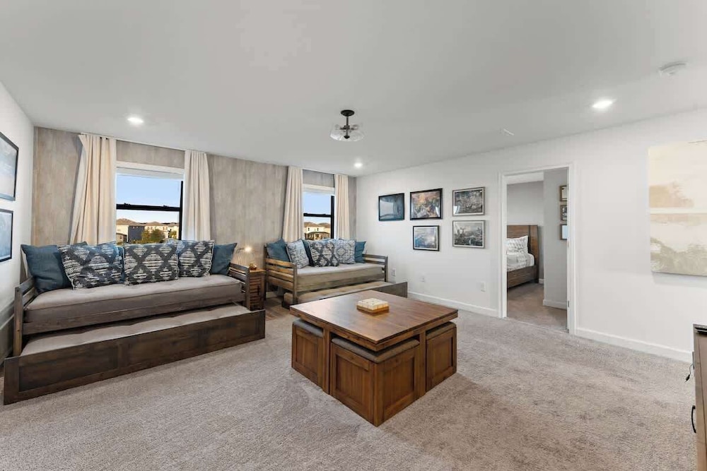 Luxury Decor 6BR at Storey Lake Sleeps 16