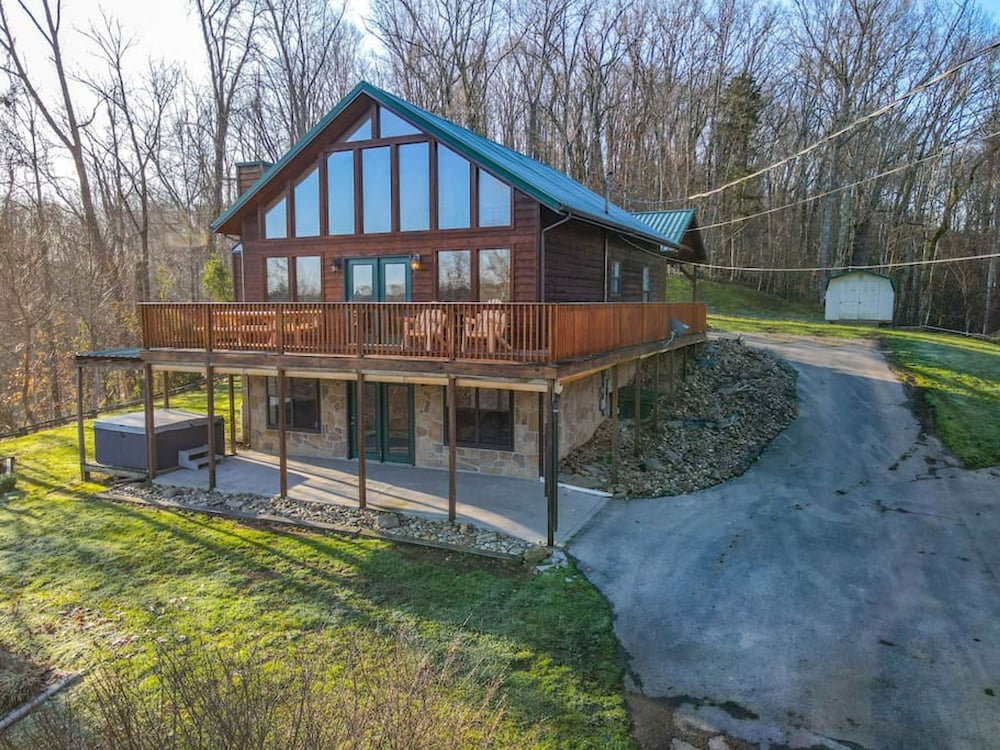 Dog Friendly Views Hot Tub Close to PF Gsmnp