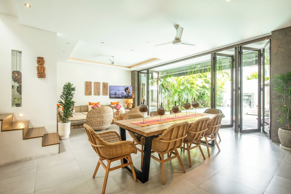 Luxury 4BR Haven, Steps to Canggu's Beach Elegance