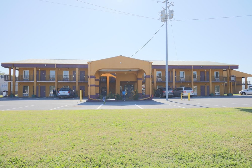 Travelers Inn