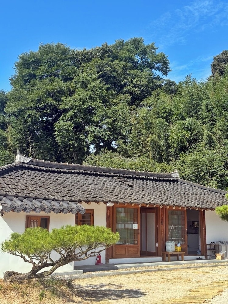 Jukrokjungsa hanokstay