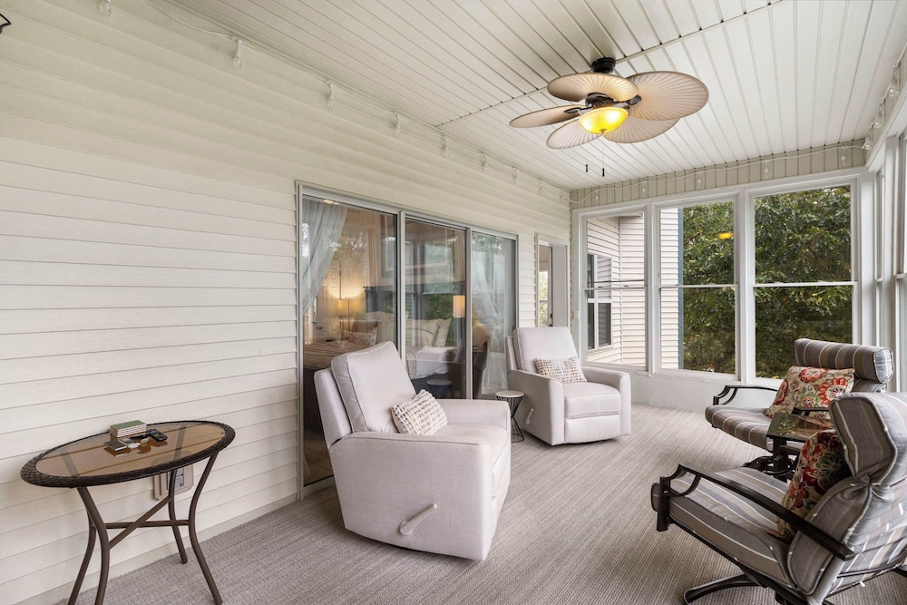 Vacay Getaway - Condo for 8