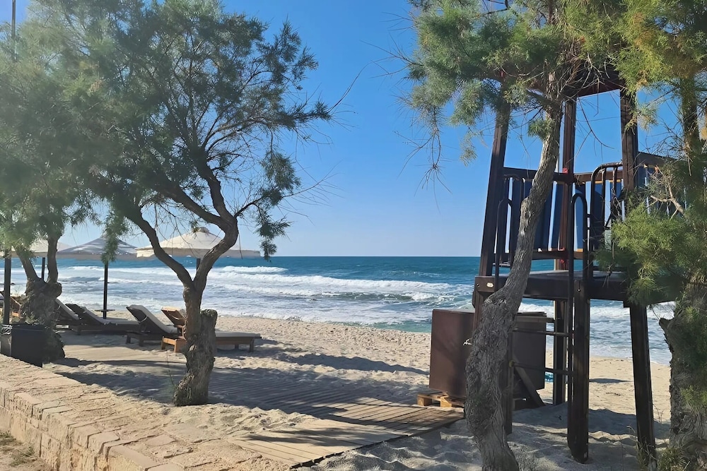 Zoi's SeaView House