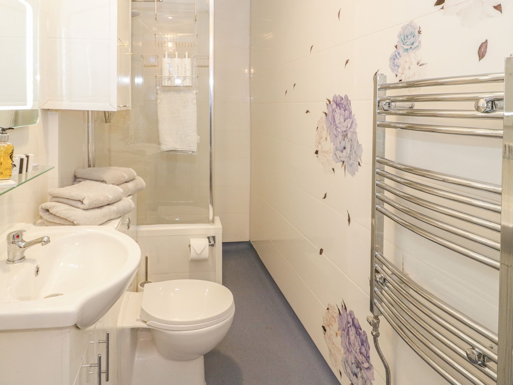 Llys Madoc, First Floor Flat