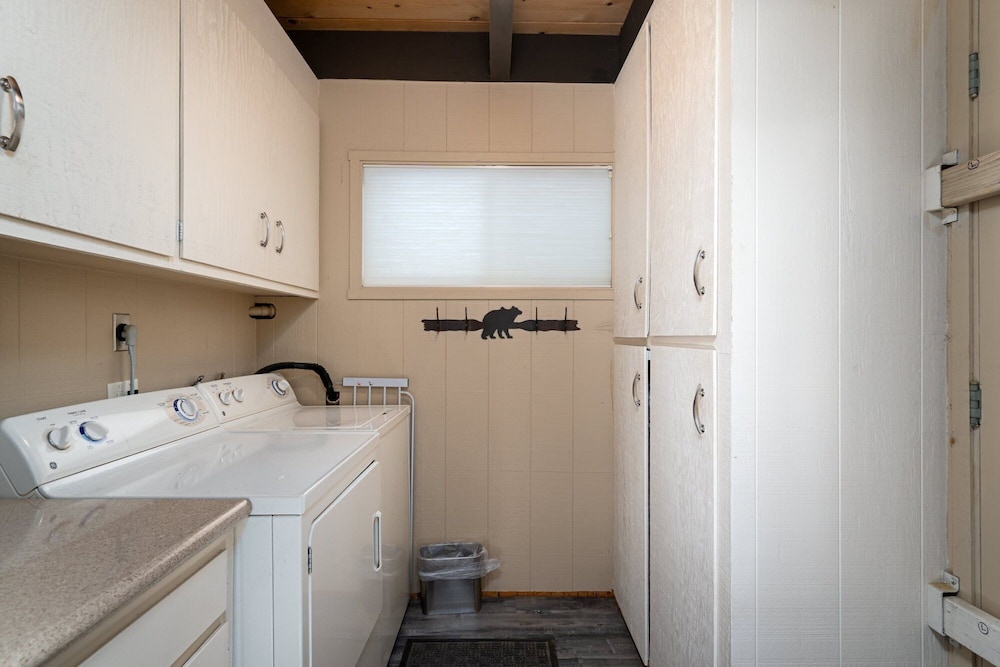 Awesome House Above The Lake/pets Welcome 2 Bedroom Home by Bear Valley Vacation Rentals