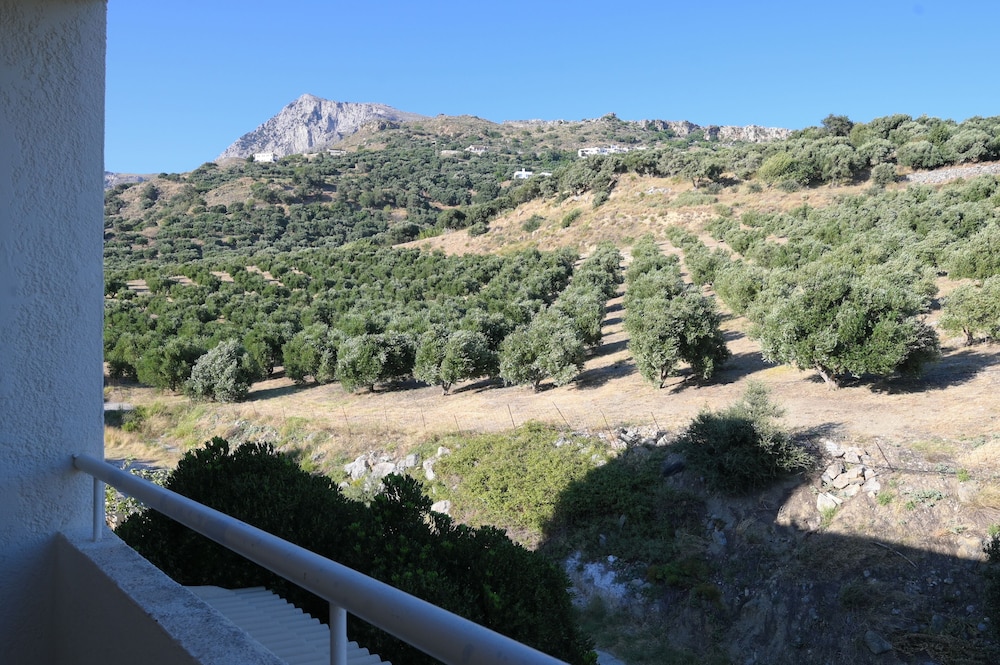 Antonis Apts - Physio Fitness Retreats